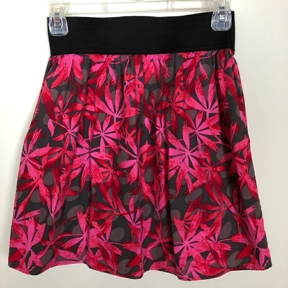 Derek Heart Pink Leaf Skirt - Size Medium